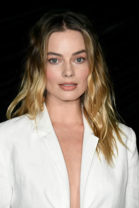 margot-robbie-capelli